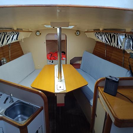 Experience On A Sailboat To Sleep Hotel ซานต์อาเตรียเดเบซอซ ภายนอก รูปภาพ